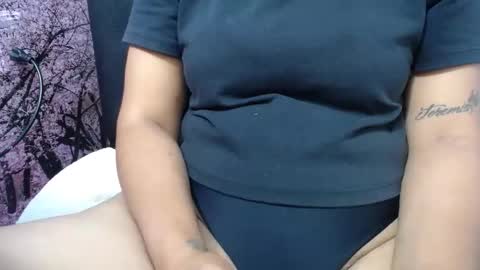 Snapshot of pervertt_linda chatting on 01-07-26, 04:31 Linda online show from 01-07-26, 04:31