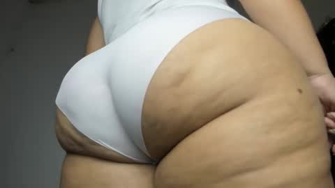 Snapshot of pervertt_mommy chatting on 12-18-25, 04:46 Alexandra online show from 12-18-25, 04:46