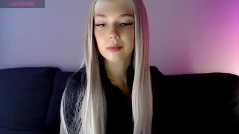 Isabella online show from 12-17-25, 07:14