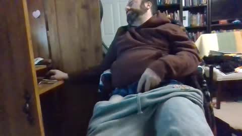 Snapshot of peter40770 chatting on 02-11-26, 04:17 peter40770 online show from 02-11-26, 04:17