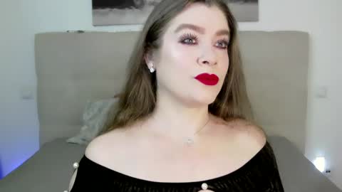 Snapshot of petersemily chatting on 02-19-25, 02:34 Peters Emily online show from 02-19-25, 02:34