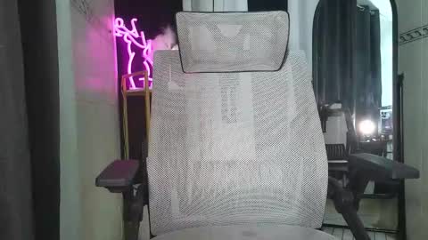 Snapshot of petit_soflexx chatting on 10-28-25, 05:48 abby online show from 10-28-25, 05:48