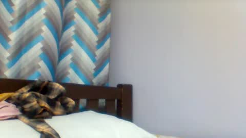 Snapshot of petite_ariana chatting on 06-18-26, 01:17 ariana online show from 06-18-26, 01:17