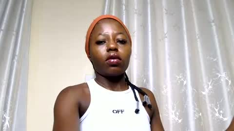 Snapshot of petite_freakette chatting on 07-04-26, 08:26 Moon online show from 07-04-26, 08:26