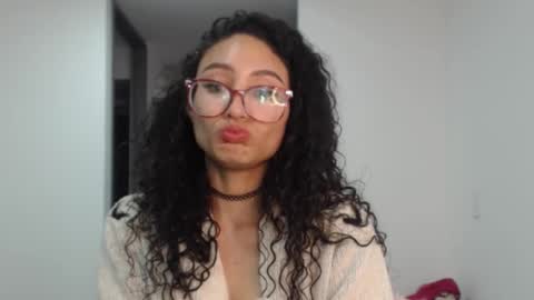 Snapshot of petite_kurly_qt chatting on 10-19-25, 04:57 loli online show from 10-19-25, 04:57