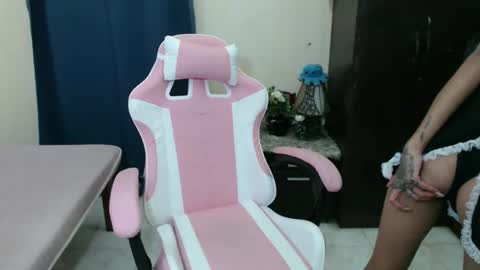 Snapshot of petite_ladysnake chatting on 12-05-24, 03:04 Jan online show from 12-05-24, 03:04