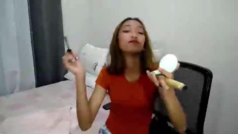 Snapshot of petite_ladysnake chatting on 12-13-24, 12:28 Jan online show from 12-13-24, 12:28