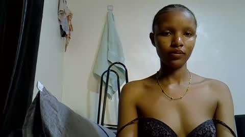 Snapshot of petite_melinda chatting on 06-20-26, 04:21 petite_melinda online show from 06-20-26, 04:21