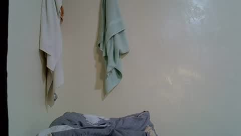 Snapshot of petite_melinda chatting on 06-25-26, 09:41 petite_melinda online show from 06-25-26, 09:41