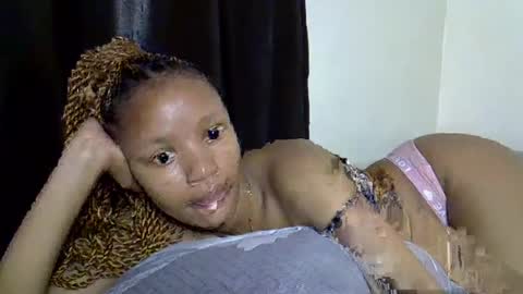 Snapshot of petite_melinda chatting on 07-11-26, 01:19 petite_melinda online show from 07-11-26, 01:19