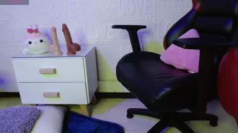 Melody online show from 04-17-26, 02:20