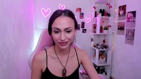 Snapshot of petite_moly chatting on 05-20-26, 09:15 Alice online show from 05-20-26, 09:15