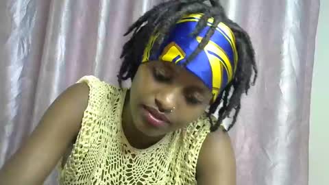 petite_star2 online show from 12-13-25, 07:53