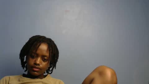 petite_star2 online show from 02-03-26, 06:40