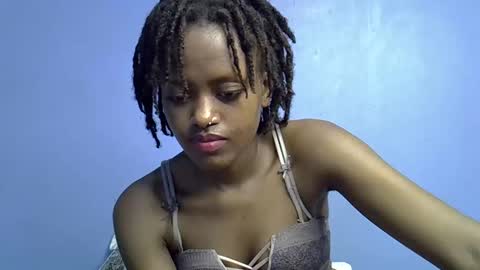 petite_star2 online show from 02-21-26, 11:17