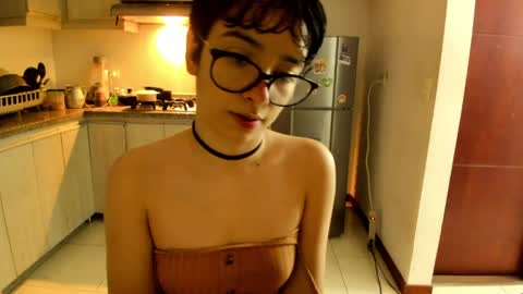 Snapshot of petitee_lunna chatting on 05-29-26, 04:43 Lunna online show from 05-29-26, 04:43