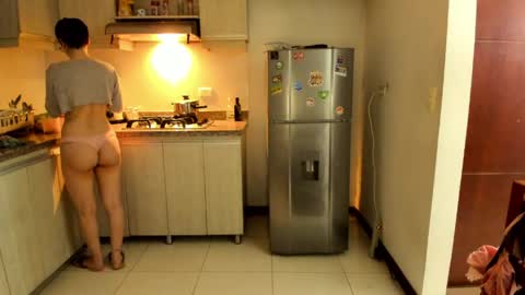 Snapshot of petitee_lunna chatting on 06-06-26, 11:53 Lunna online show from 06-06-26, 11:53