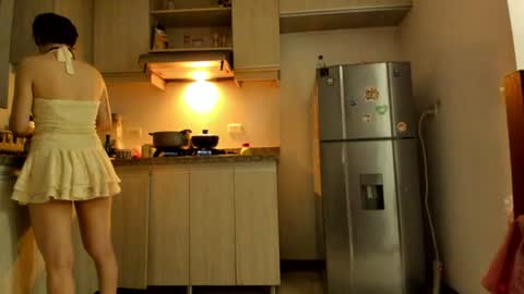 Snapshot of petitee_lunna chatting on 06-19-26, 02:38 Lunna online show from 06-19-26, 02:38
