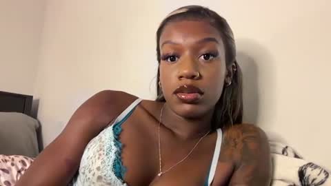 Snapshot of petiteebonymommy chatting on 06-16-26, 02:25 desthebestx online show from 06-16-26, 02:25