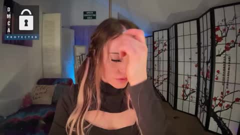 Snapshot of petitejewel chatting on 02-20-25, 12:15 Jules online show from 02-20-25, 12:15