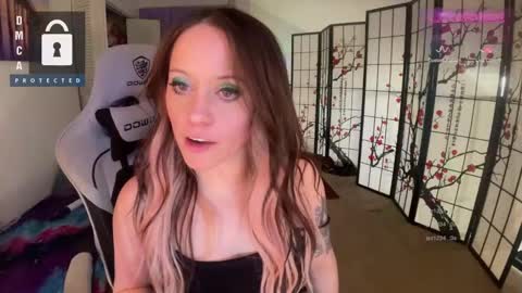 Snapshot of petitejewel chatting on 02-26-25, 04:24 Jules online show from 02-26-25, 04:24