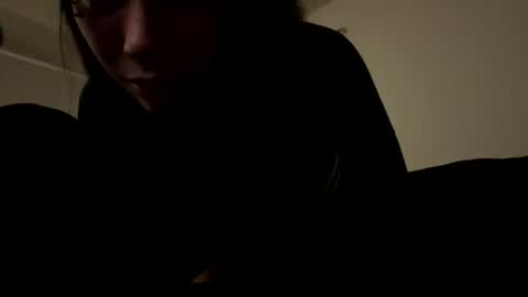 Snapshot of petitelatinamama chatting on 12-15-25, 10:19 petitelatinamama online show from 12-15-25, 10:19