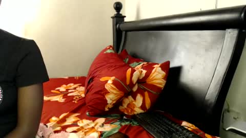 Snapshot of petitesarah256 chatting on 06-28-26, 05:46 Petite Sarah online show from 06-28-26, 05:46