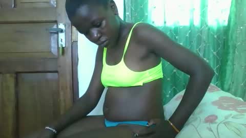 petitesweetchiq online show from 12-16-25, 07:13