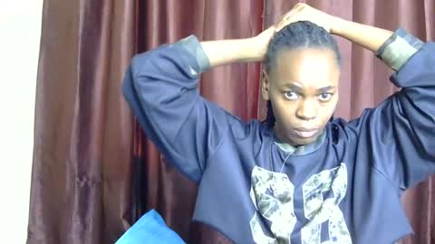 Snapshot of petitevixenn chatting on 07-27-26, 11:28 petitevixenn online show from 07-27-26, 11:28