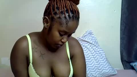 Snapshot of pettite_gal chatting on 05-11-26, 04:37 pettite_gal online show from 05-11-26, 04:37
