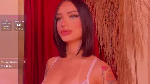 Snapshot of peytonreeds chatting on 10-31-25, 02:34 Pet Rees online show from 10-31-25, 02:34