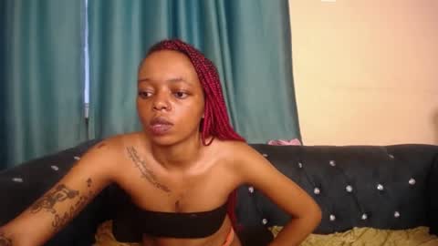 Snapshot of phaeey_savage chatting on 05-29-26, 02:26 Pheey online show from 05-29-26, 02:26