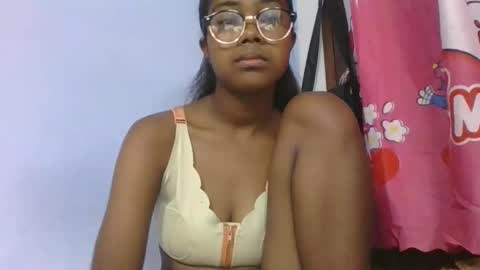 phania185885 online show from 05-04-26, 04:52