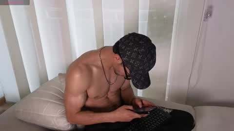 phantom_bigger1 online show from 09-15-25, 01:33