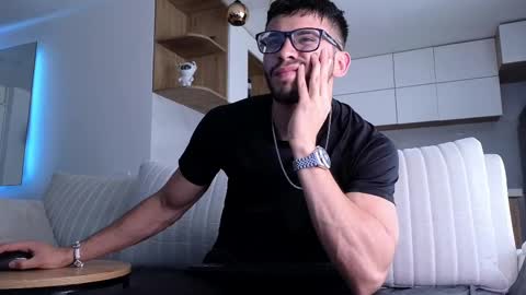 phantom_bigger1 online show from 11-18-25, 02:43