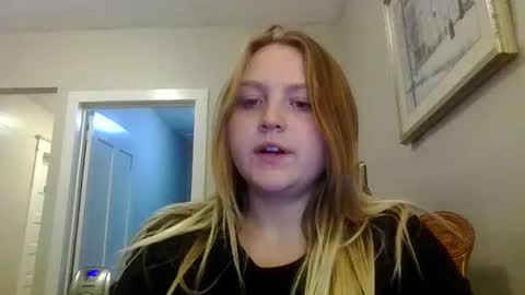 Snapshot of phatassblond chatting on 12-27-24, 02:36 PhatAssBlond online show from 12-27-24, 02:36