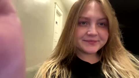 Snapshot of phatassblond chatting on 12-30-24, 03:36 PhatAssBlond online show from 12-30-24, 03:36