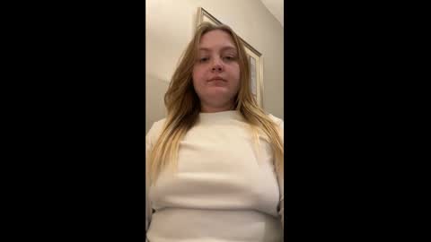 Snapshot of phatassblond chatting on 01-09-25, 12:14 PhatAssBlond online show from 01-09-25, 12:14