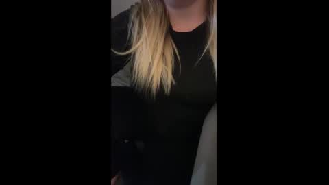 Snapshot of phatassblond chatting on 01-14-25, 01:04 PhatAssBlond online show from 01-14-25, 01:04