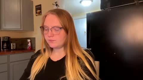 Snapshot of phatassblond chatting on 02-05-25, 05:31 PhatAssBlond online show from 02-05-25, 05:31