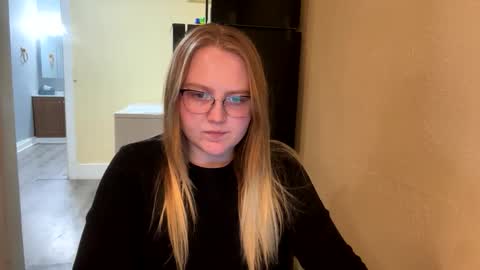 Snapshot of phatassblond chatting on 02-05-25, 11:50 PhatAssBlond online show from 02-05-25, 11:50