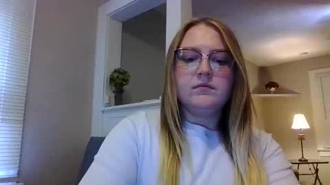 Snapshot of phatassblond chatting on 02-06-25, 08:02 PhatAssBlond online show from 02-06-25, 08:02