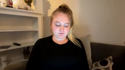 Snapshot of phatassblond chatting on 02-08-25, 10:19 PhatAssBlond online show from 02-08-25, 10:19