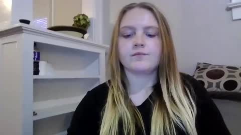 Snapshot of phatassblond chatting on 02-11-25, 11:01 PhatAssBlond online show from 02-11-25, 11:01