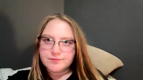 Snapshot of phatassblond chatting on 02-21-25, 04:18 PhatAssBlond online show from 02-21-25, 04:18