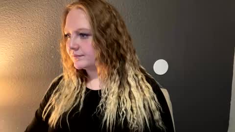 Snapshot of phatassblond chatting on 02-21-25, 09:00 PhatAssBlond online show from 02-21-25, 09:00