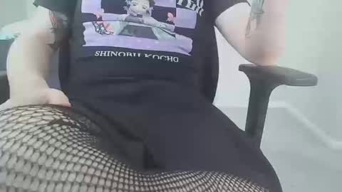 Mia online show from 10-15-25, 05:02
