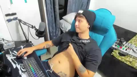 Snapshot of philip_dj chatting on 02-11-26, 02:49 philip_dj online show from 02-11-26, 02:49