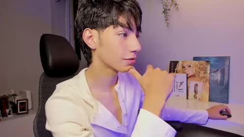 Phil.   INDEPENDENT MODEL online show from 03-31-26, 04:24