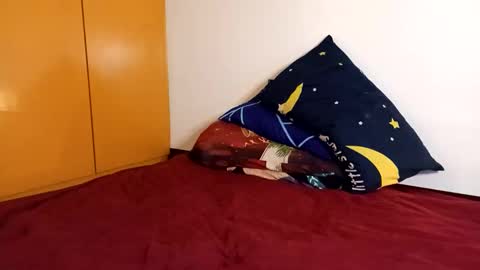 Online at weekends Friday to Sunday online show from 02-22-25, 08:53